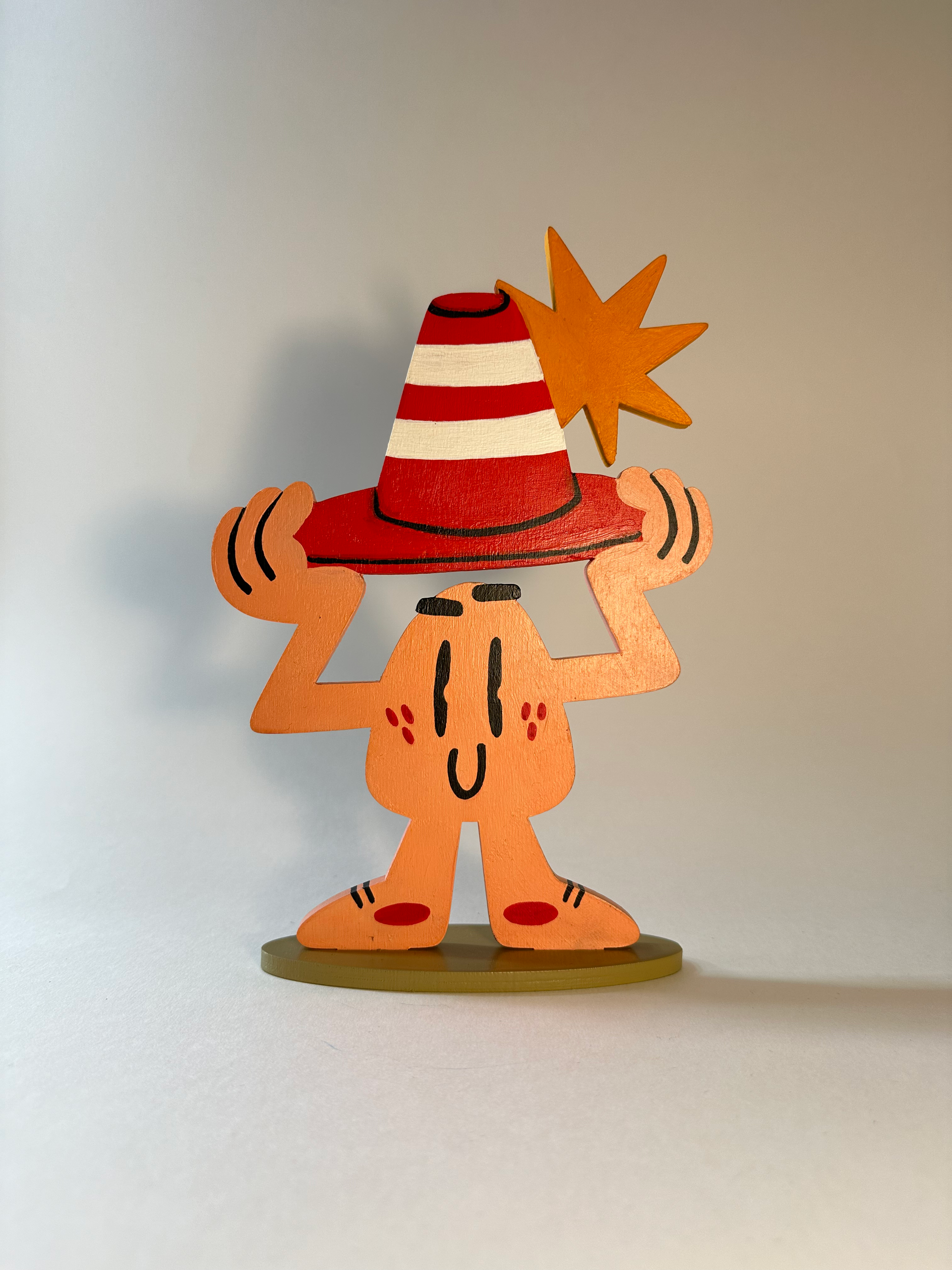 Сергей RUSICH (Объект - 
                  15.3 x 22.5 см) Мелкий со шляпой-конусом