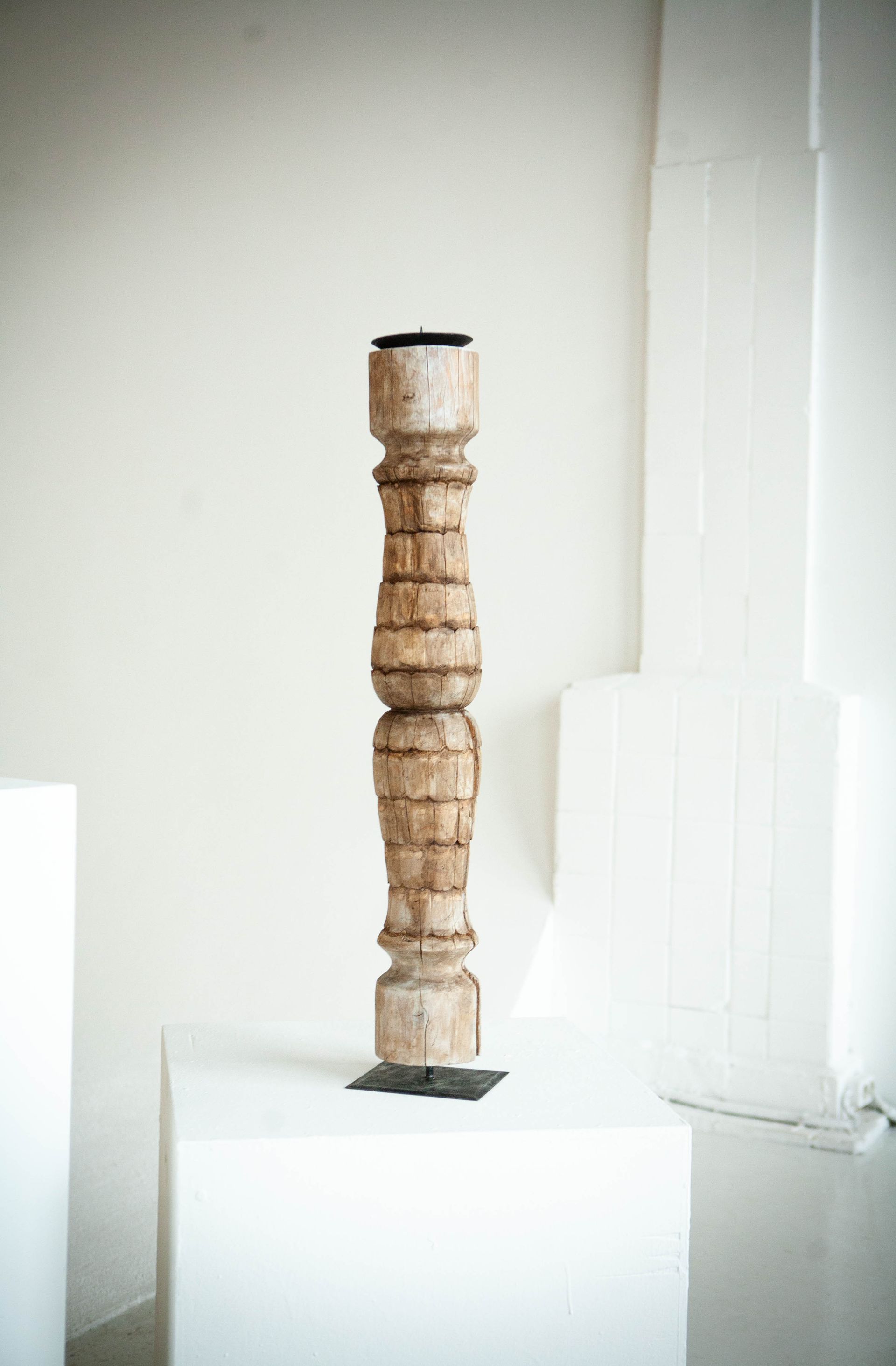 Дарья Ванина (Скульптура - 
                  14 x 97 см) Подсвечник высокий