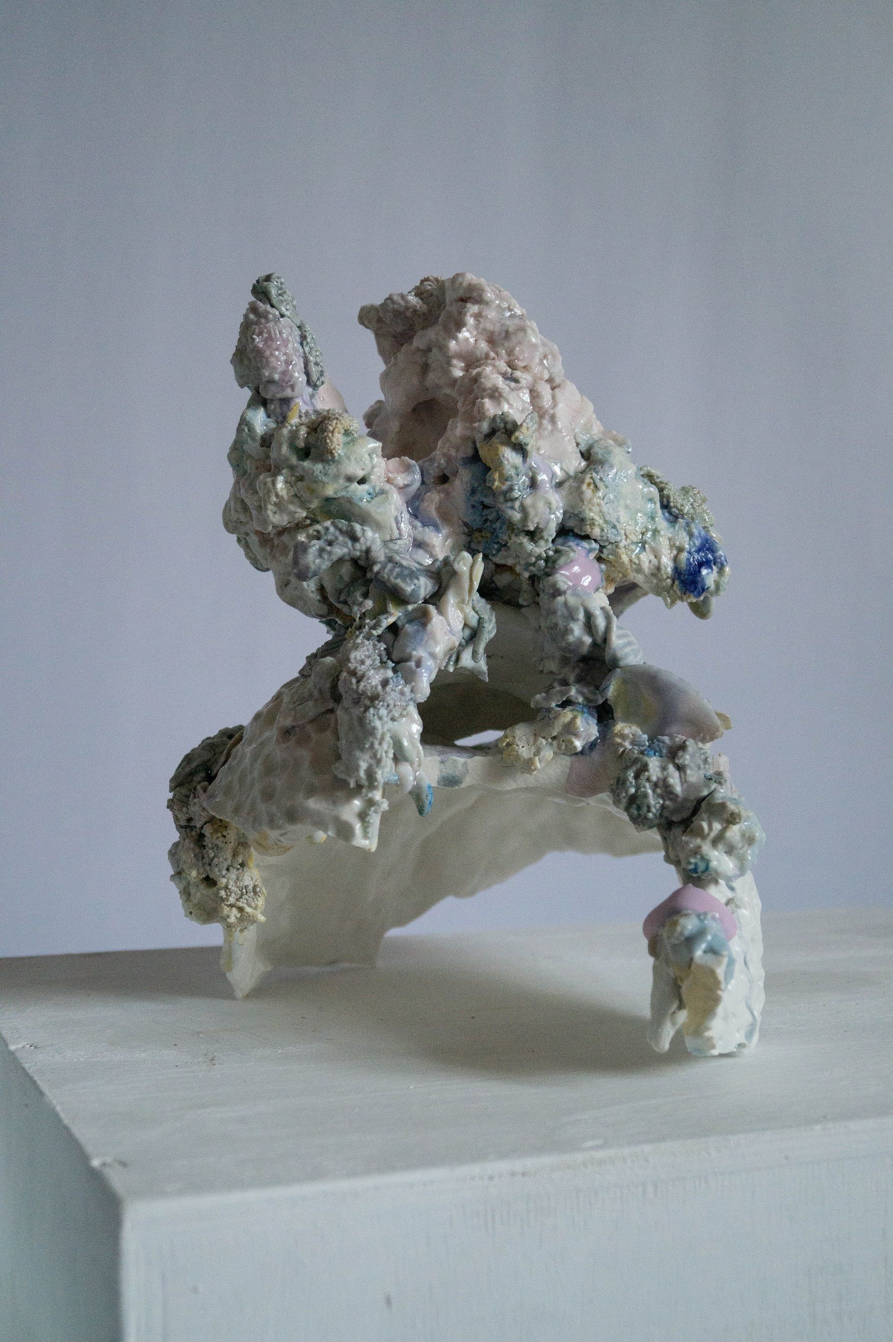 Майя Харитонова (Скульптура - 
                  22 x 23 см) Обломки снов