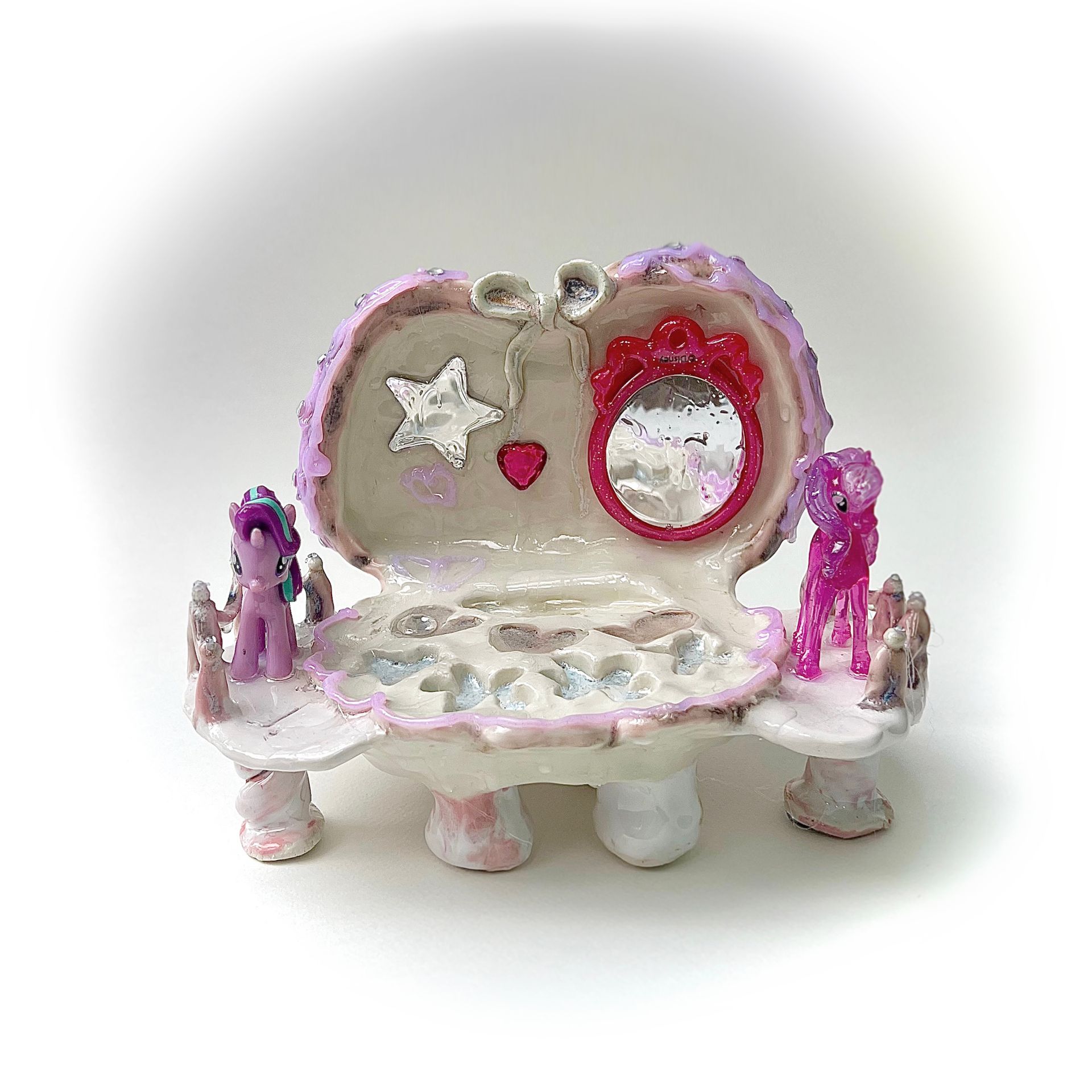 Crystal (Ксюша Х.) (Скульптура - 
                  22 x 17 см) Dressing table ༘˚⋆｡⋆.✧˚