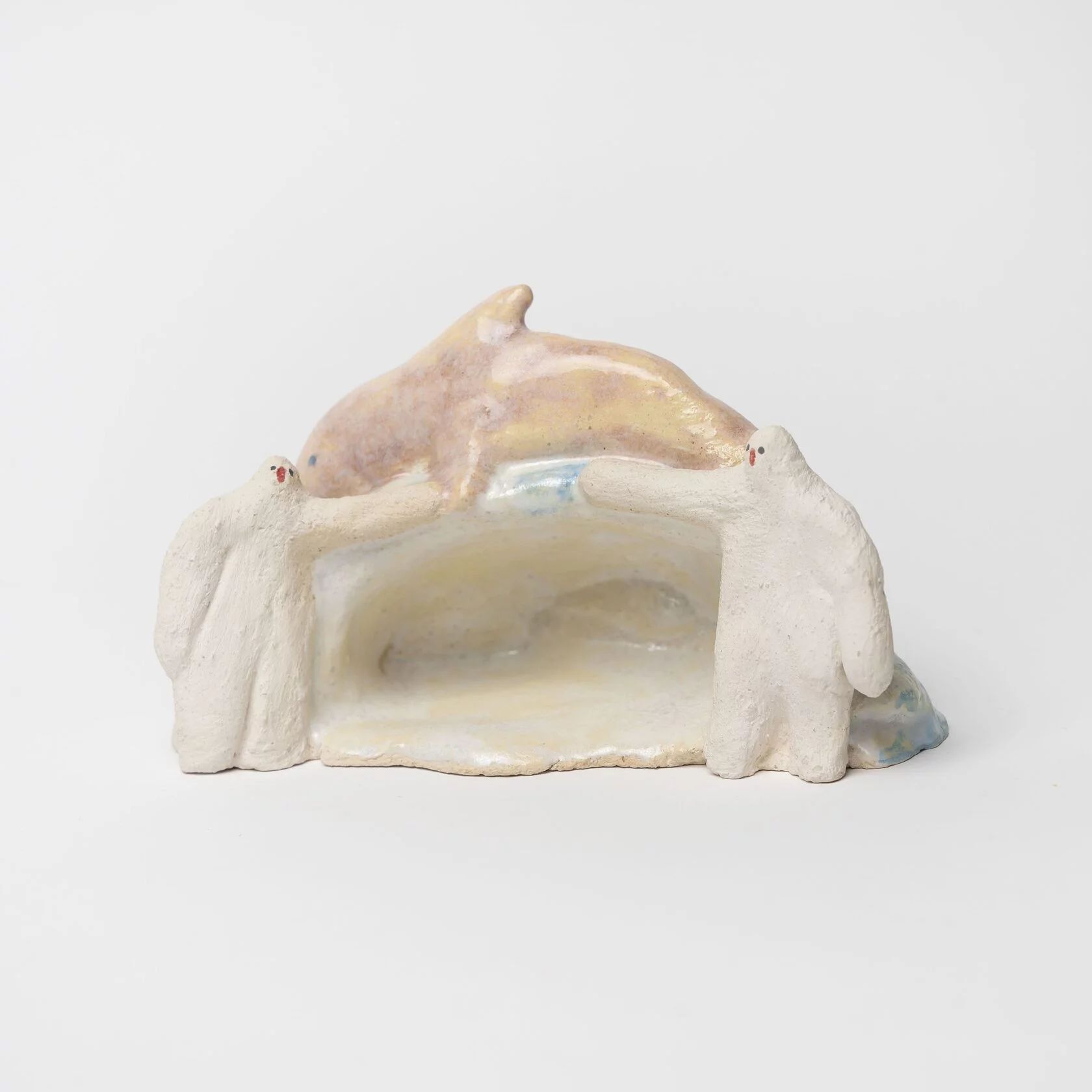 Анна Диал (Скульптура - 
                  14 x 5 см) Дельфин над пещерой