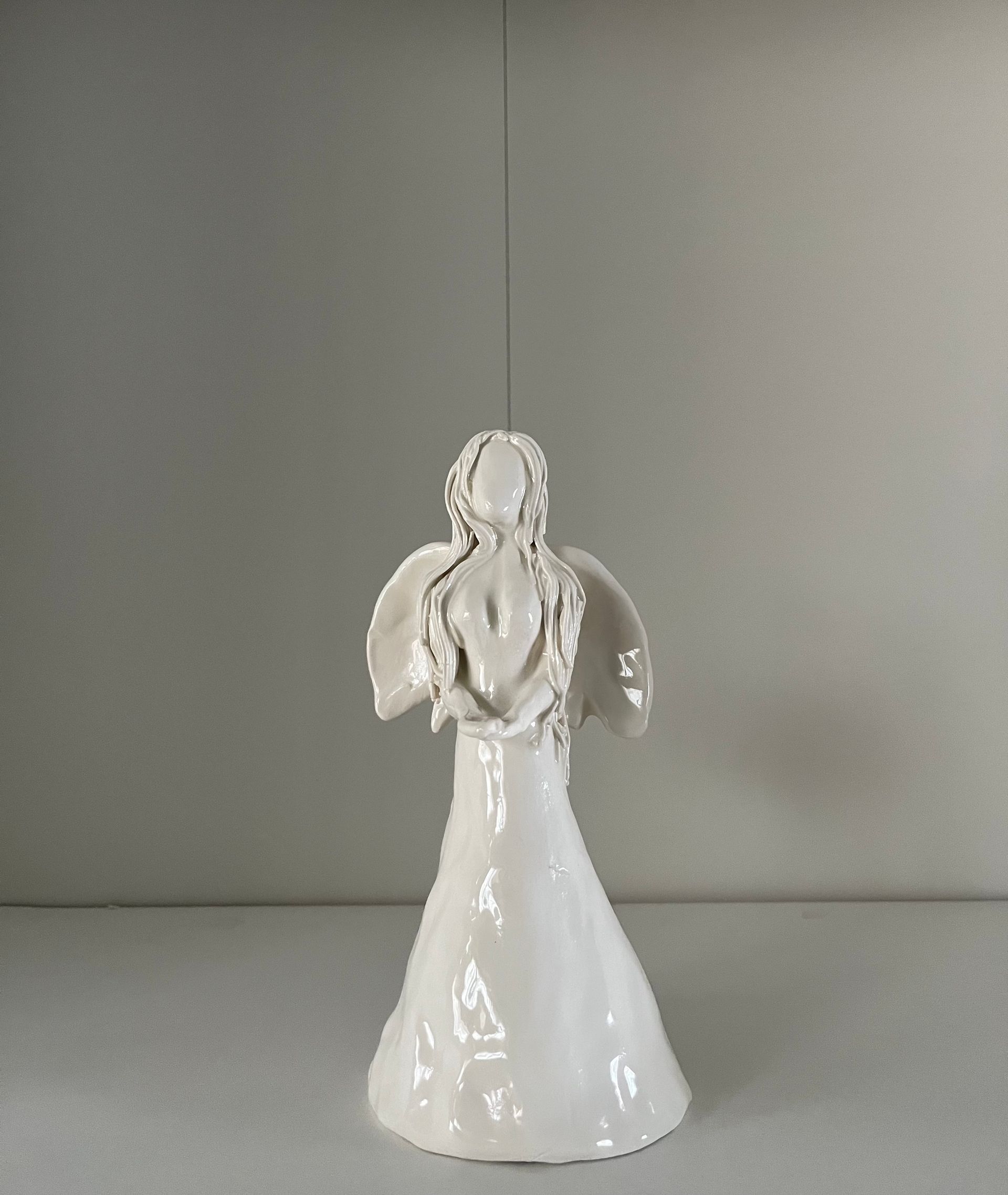 lena lena (Скульптура - 
                  11 x 19 см) Angel