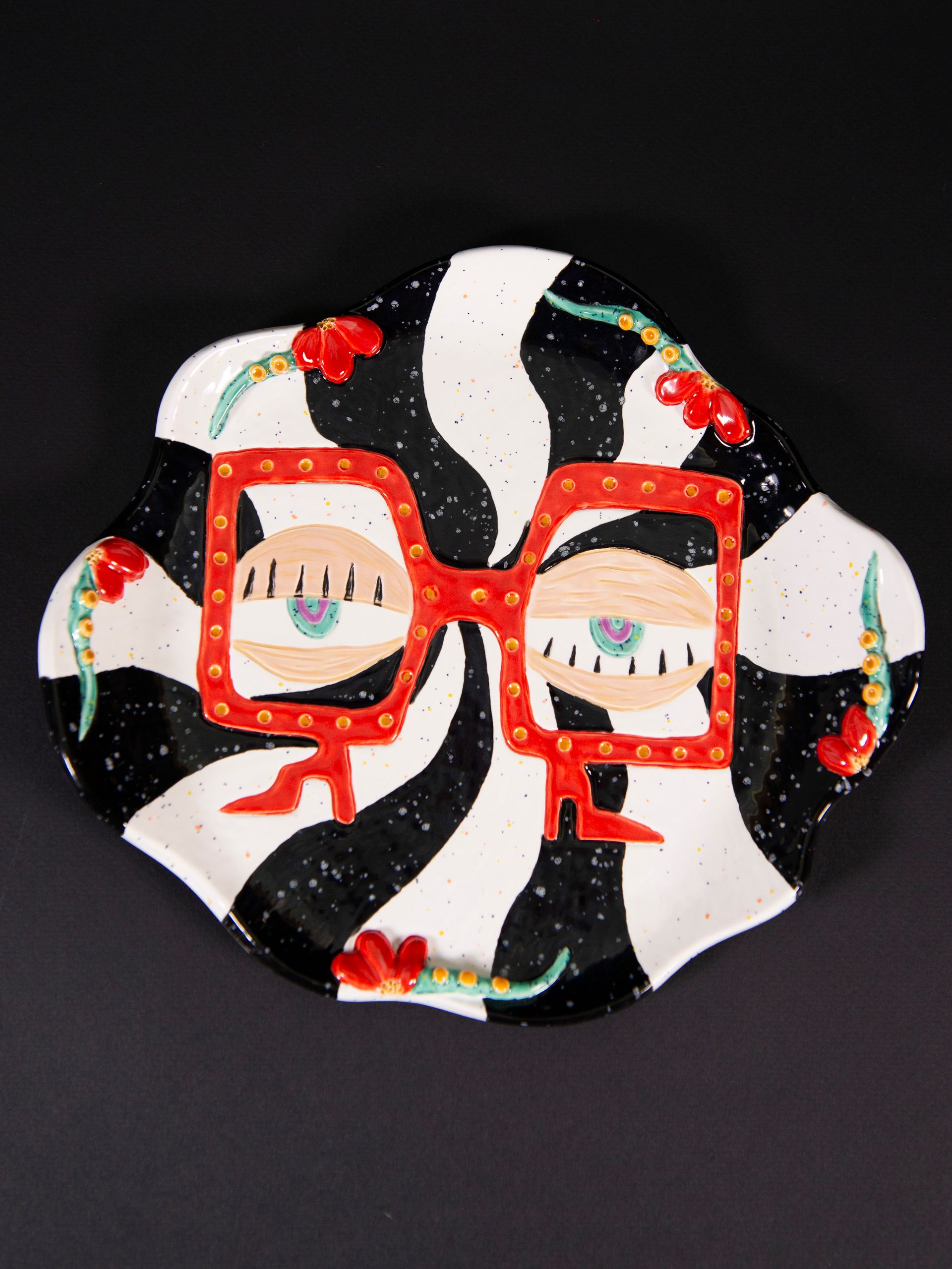 Виктория Романович (Скульптура - 
                  22 x 4 см) EYEGLASSES PLATE