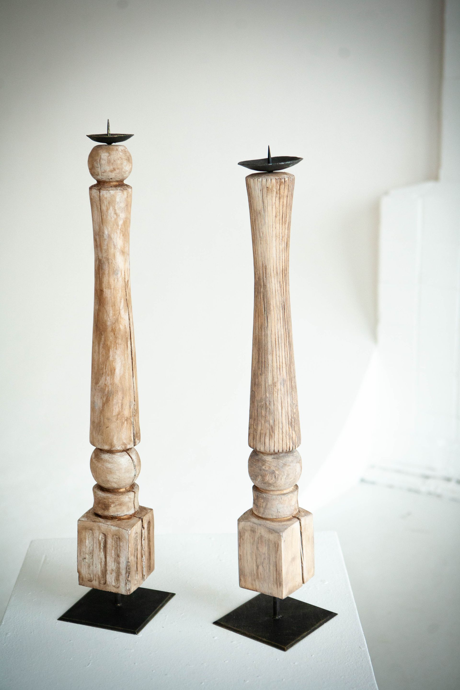 Дарья Ванина (Скульптура - 
                  13 x 85 см) Подсвечник напольный