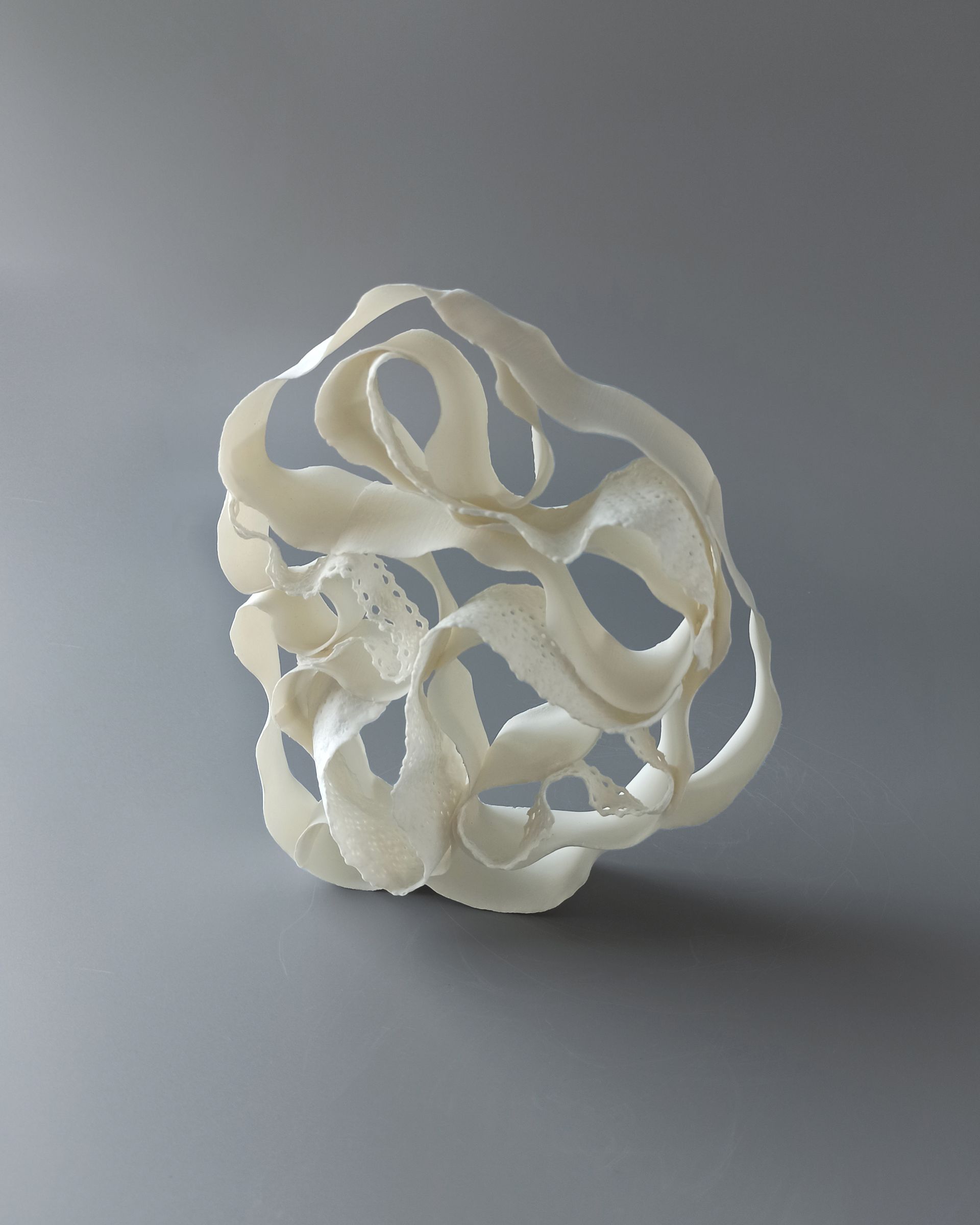Виктория Дего (Скульптура - 
                  22 x 22 см) INTERTWINING 03