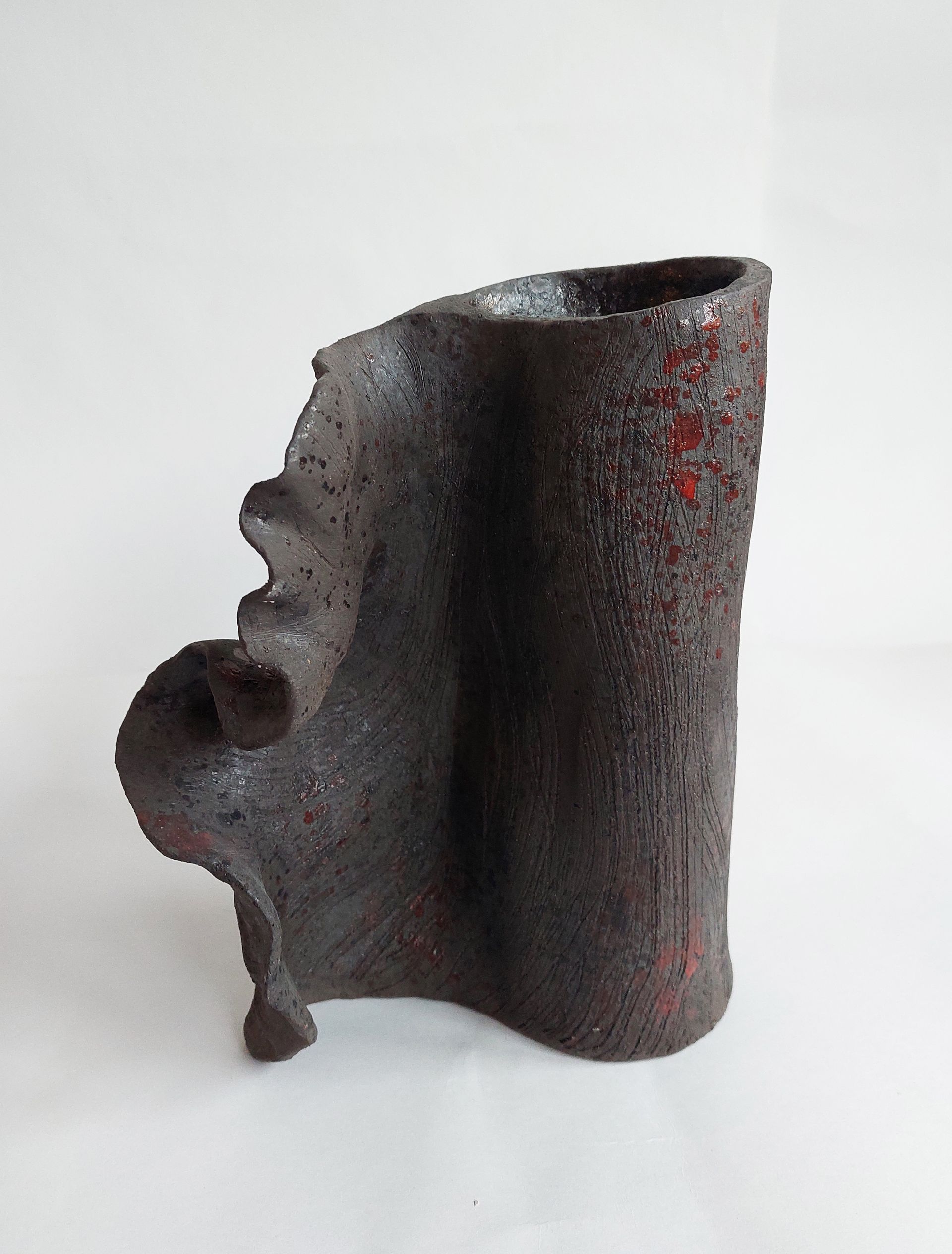 Юлия Клюева (Скульптура - 
                  25 x 28 см) Volcano 2
