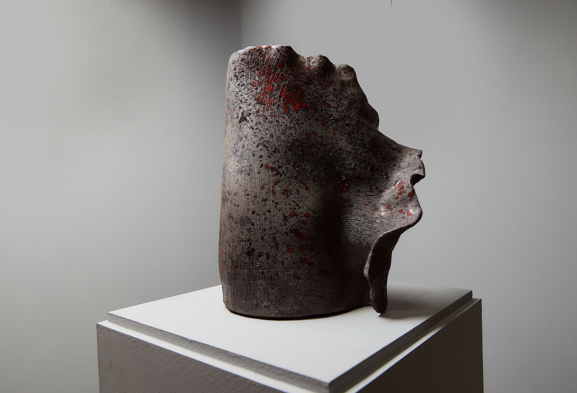 Юлия Клюева (Скульптура - 
                  25 x 28 см) Volcano