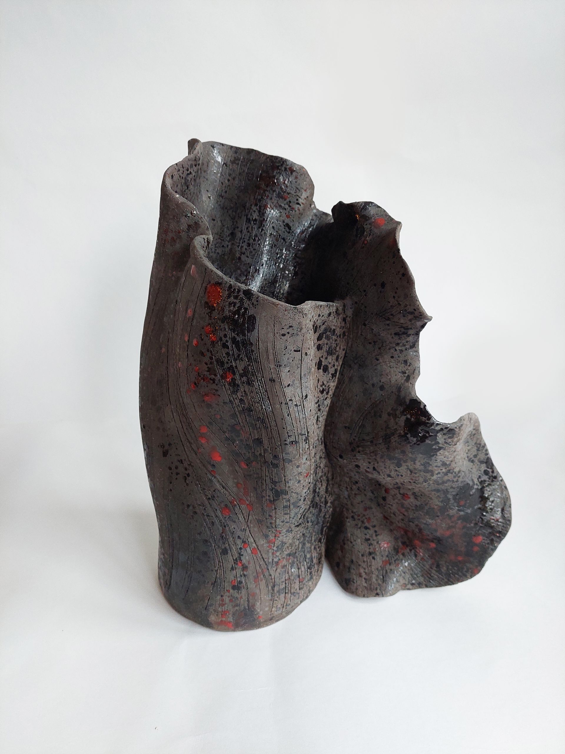 Юлия Клюева (Скульптура - 
                  27 x 32 см) Volcano 1