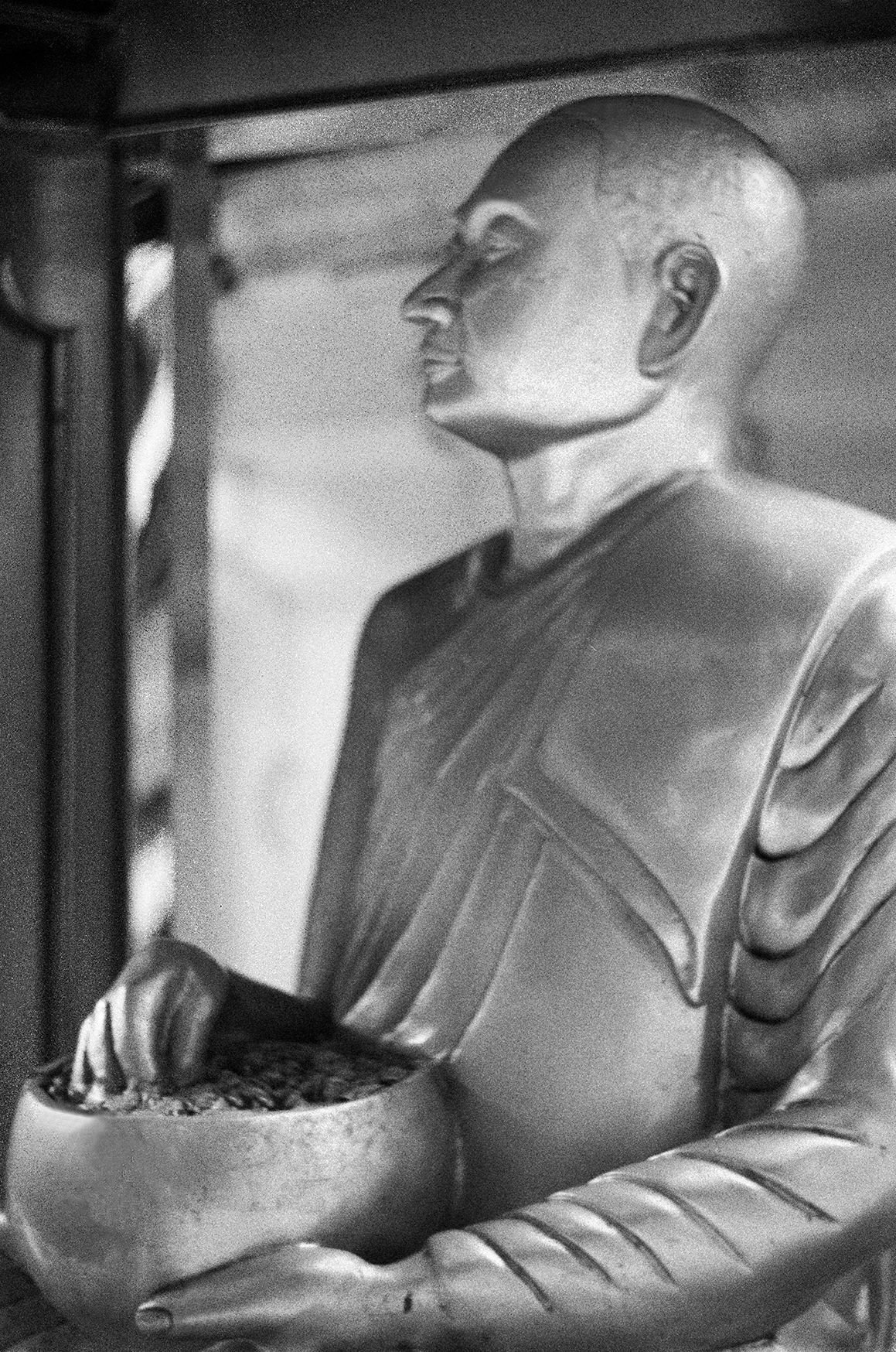 Lizabet Grace (Фотография - 
                  42 x 59 см) Golden Budda of Sri Lanka | Шри-Ланка Золотой Будда