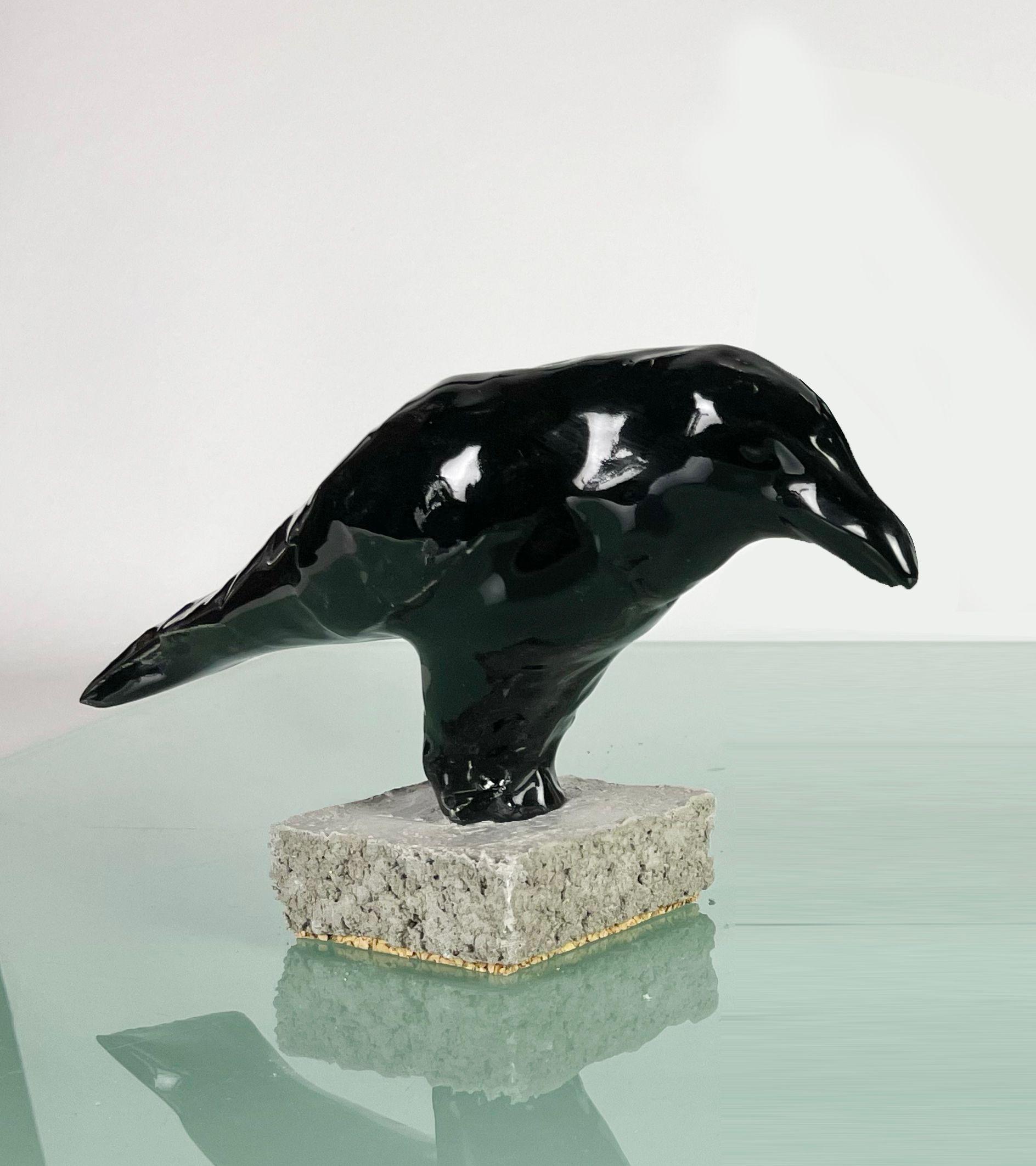 Любовь Лисицына (Скульптура - 
                  12 x 25 см) Ворон с посланием