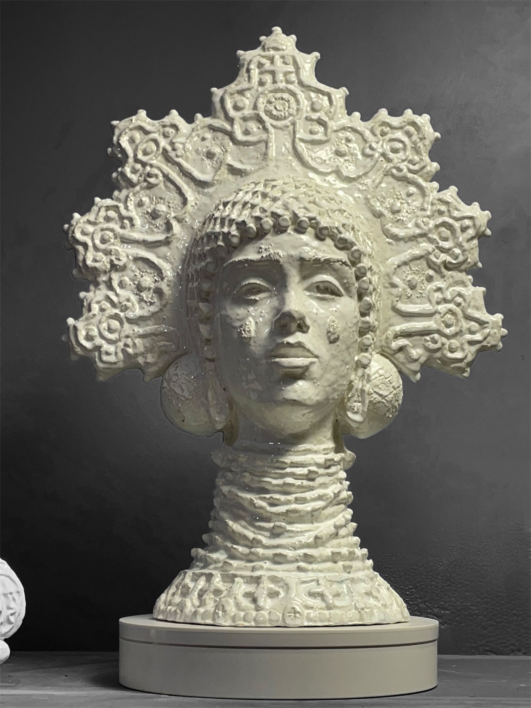 Екатерина Батаева (Скульптура - 
                  47 x 60 см) Несмеяна. Белая