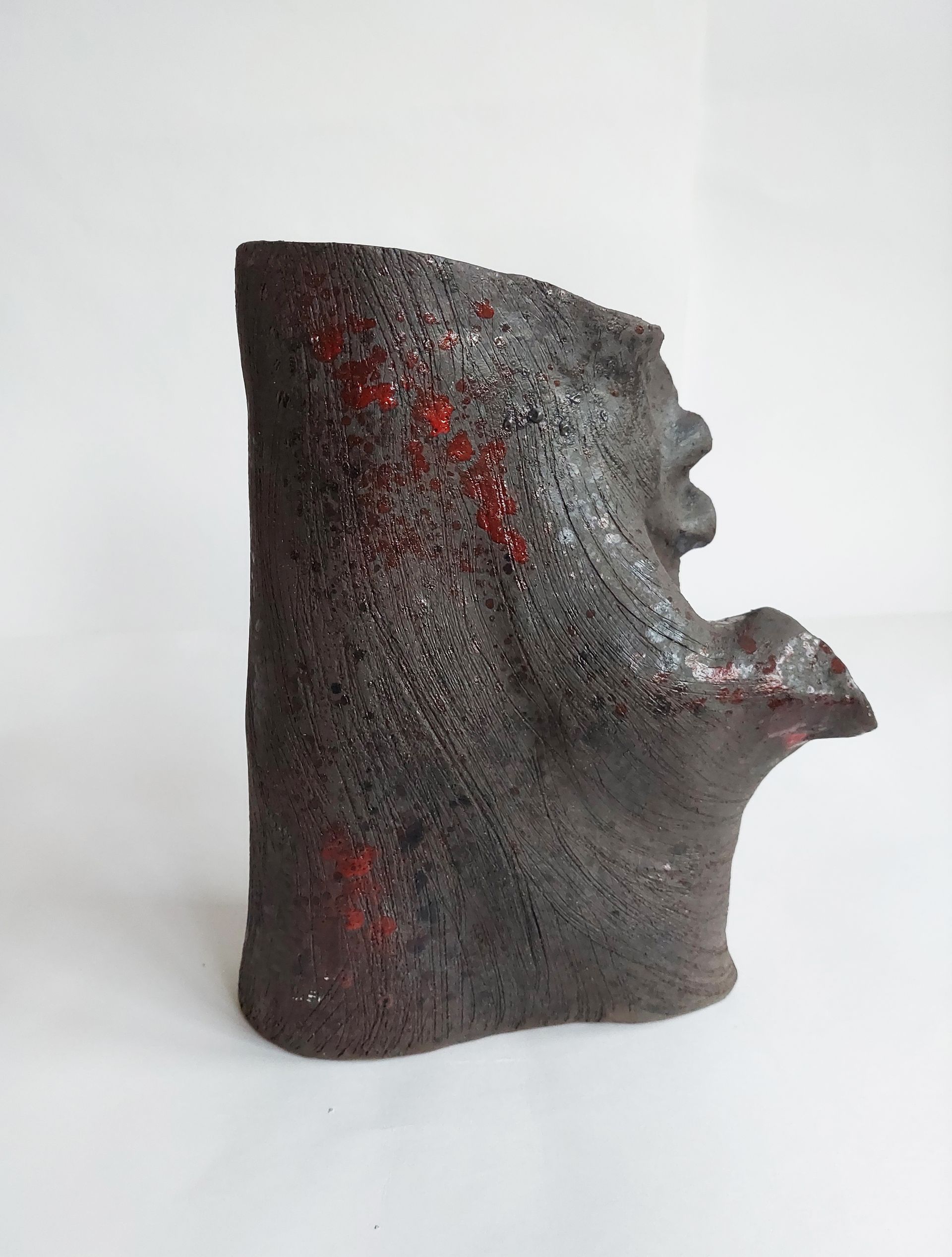 Юлия Клюева (Скульптура - 
                  25 x 28 см) Volcano 2