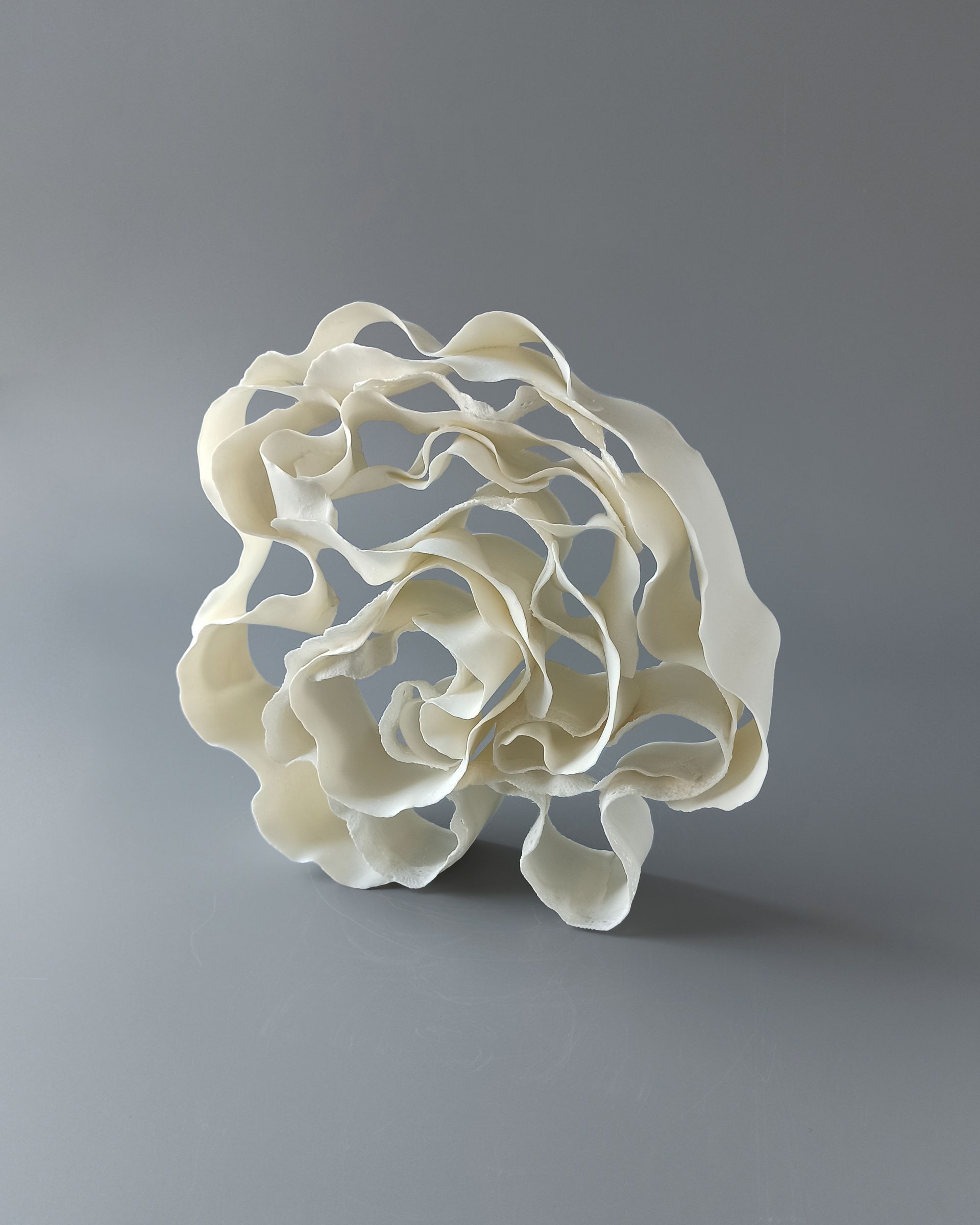Виктория Дего (Скульптура - 
                  27 x 27 см) INTERTWINING 02