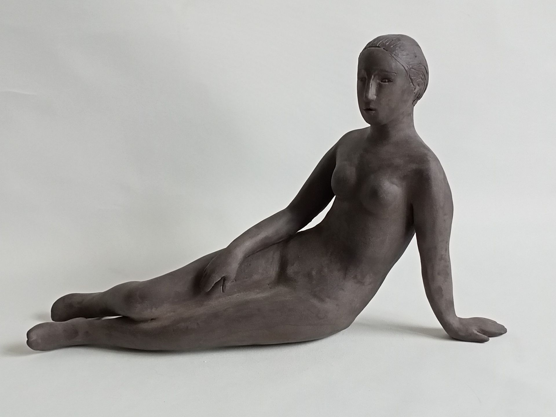 Екатерина Пеганова (Скульптура - 
                  42 x 24 см) Сидящая обнаженная