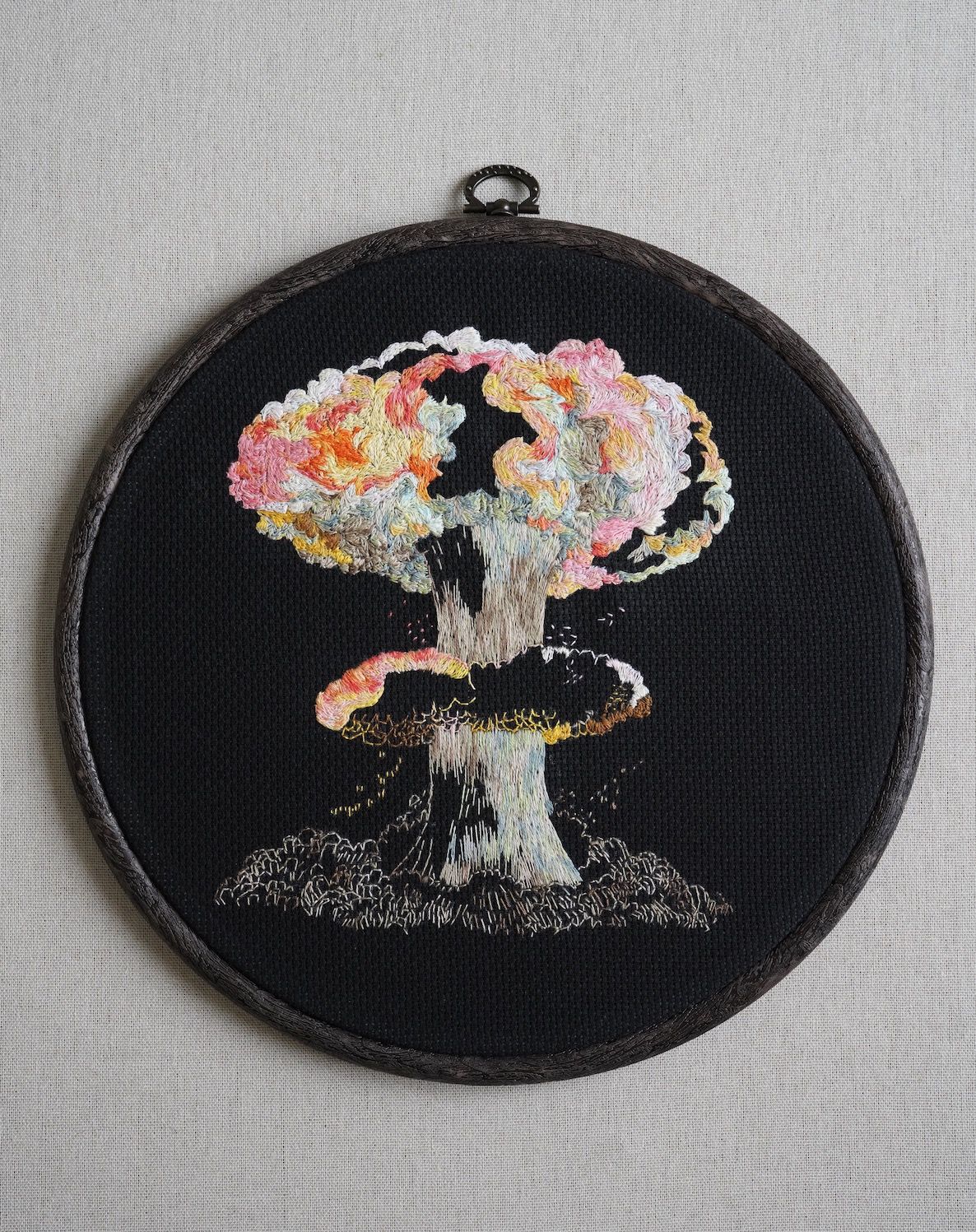 Мария Кокунова (Вышивка - 
                  23 x 23 см) Далекая радуга