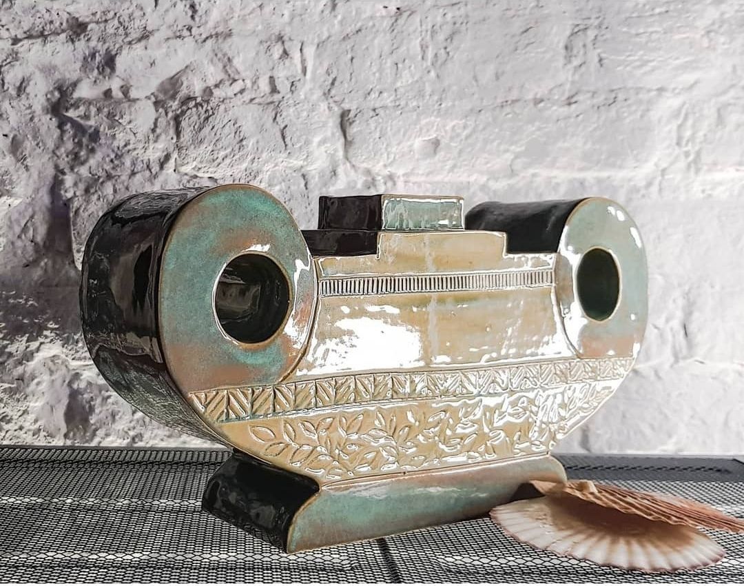 Татьяна Набиева (Скульптура - 
                  32 x 17.5 см) Скульптурная ваза "Игра в Античность"