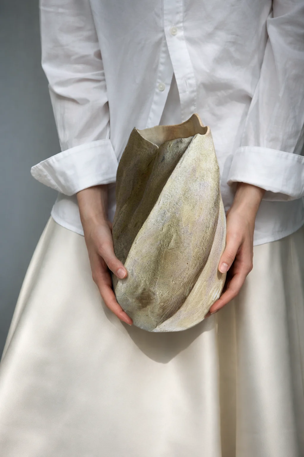 Жанна Сидакова (Скульптура - 
                  14 x 25 см) Ваза "Гибкость"