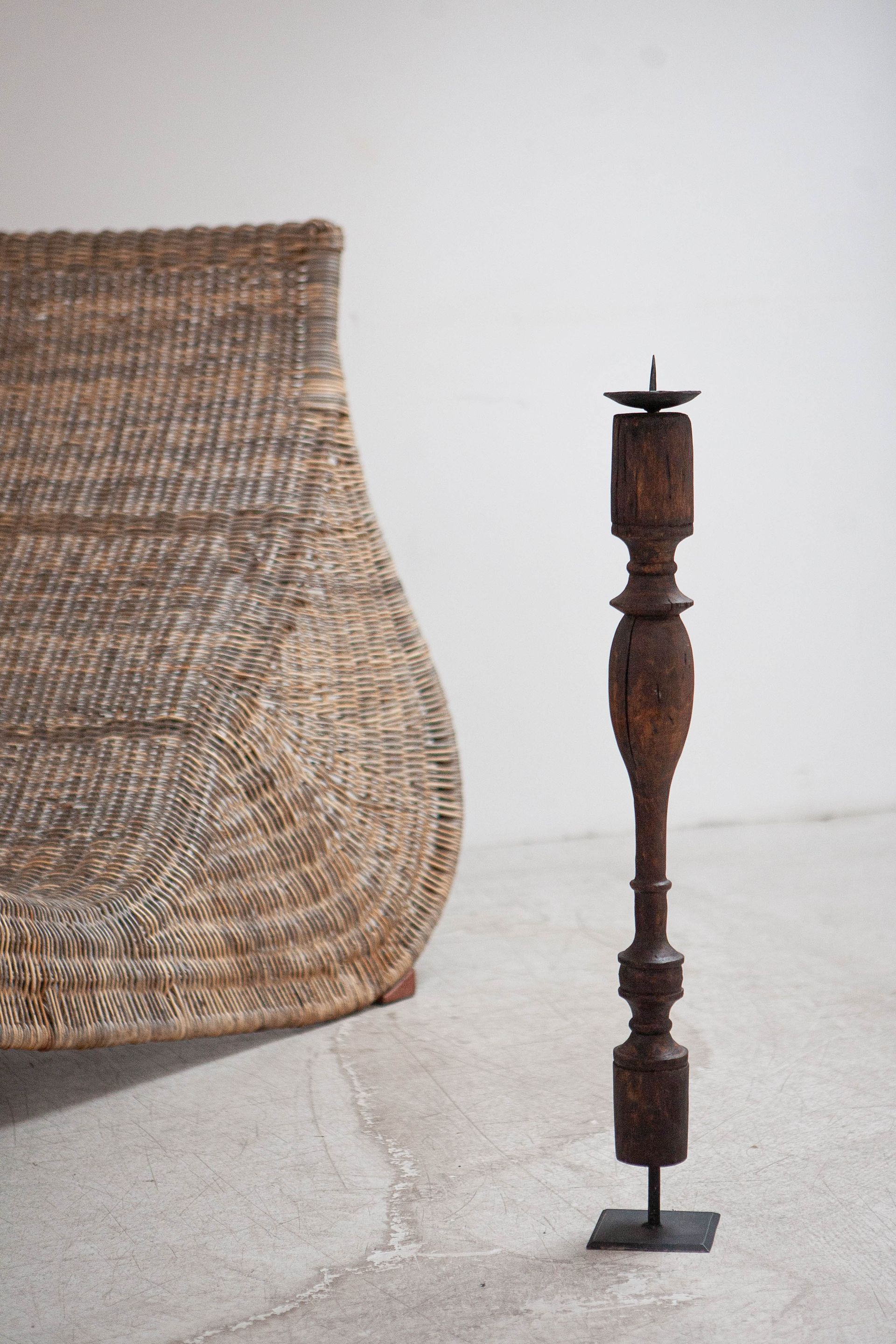 Дарья Ванина (Скульптура - 
                  10 x 72 см) Подсвечник напольный