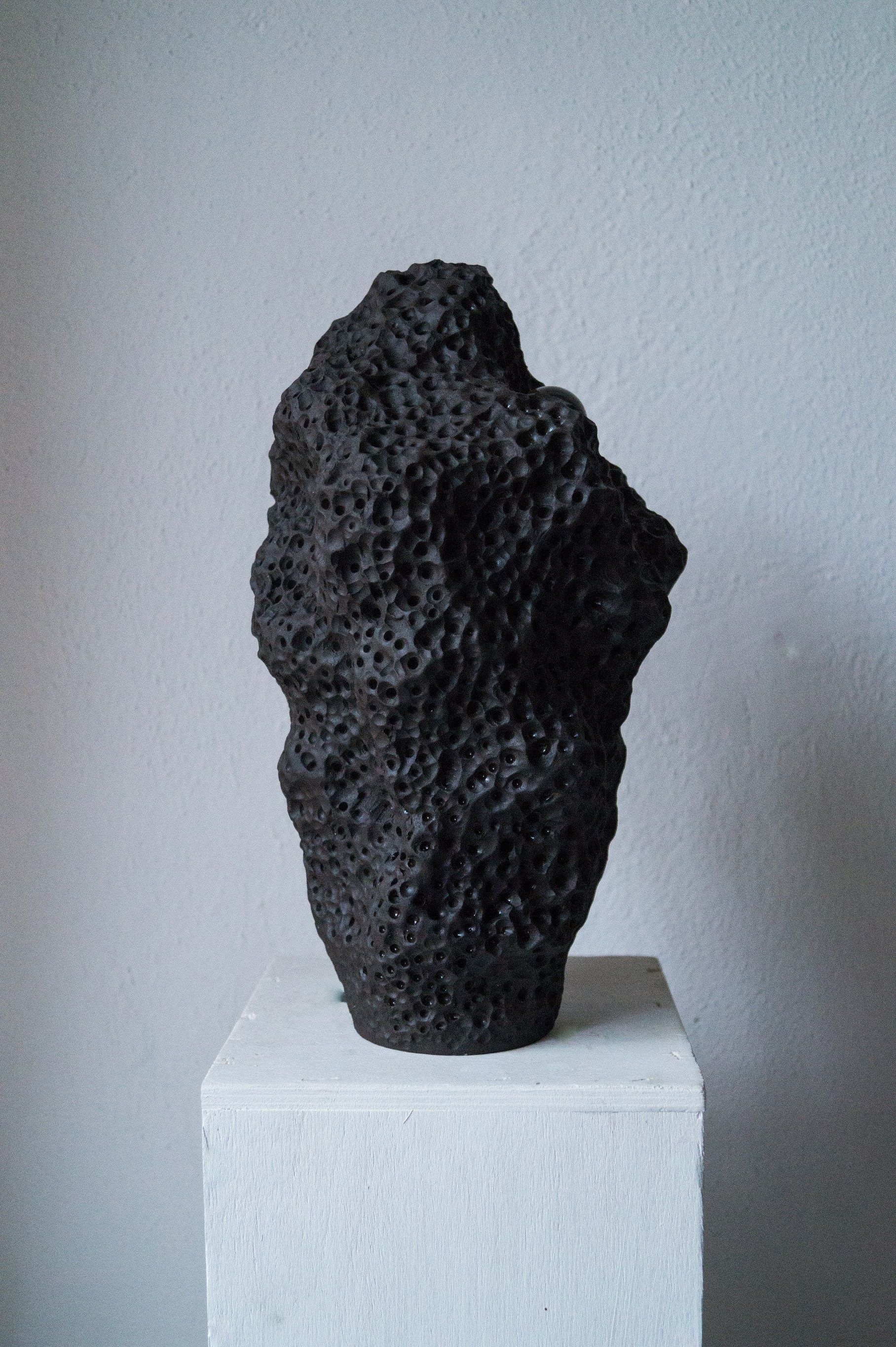 Майя Харитонова (Скульптура - 
                  16.5 x 29.5 см) Память материала