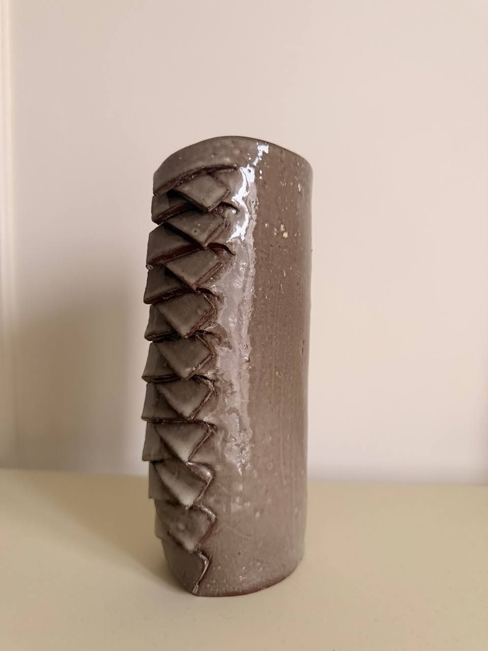 Жанна Сидакова (Скульптура - 
                  10 x 19 см) Ваза "Строчка времени"