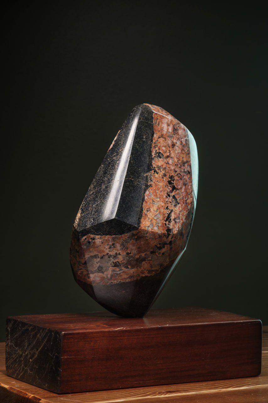 Сергей Гапанович (Скульптура - 
                  30 x 29 см) Непокоренный