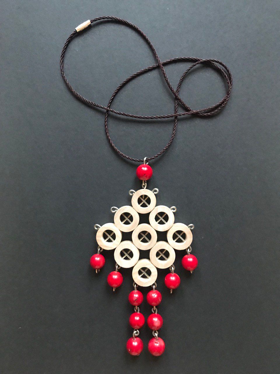 Марина Тийк (Костюм / одежда  - 
                  7 x 13 см) Подвеска "Клюква"