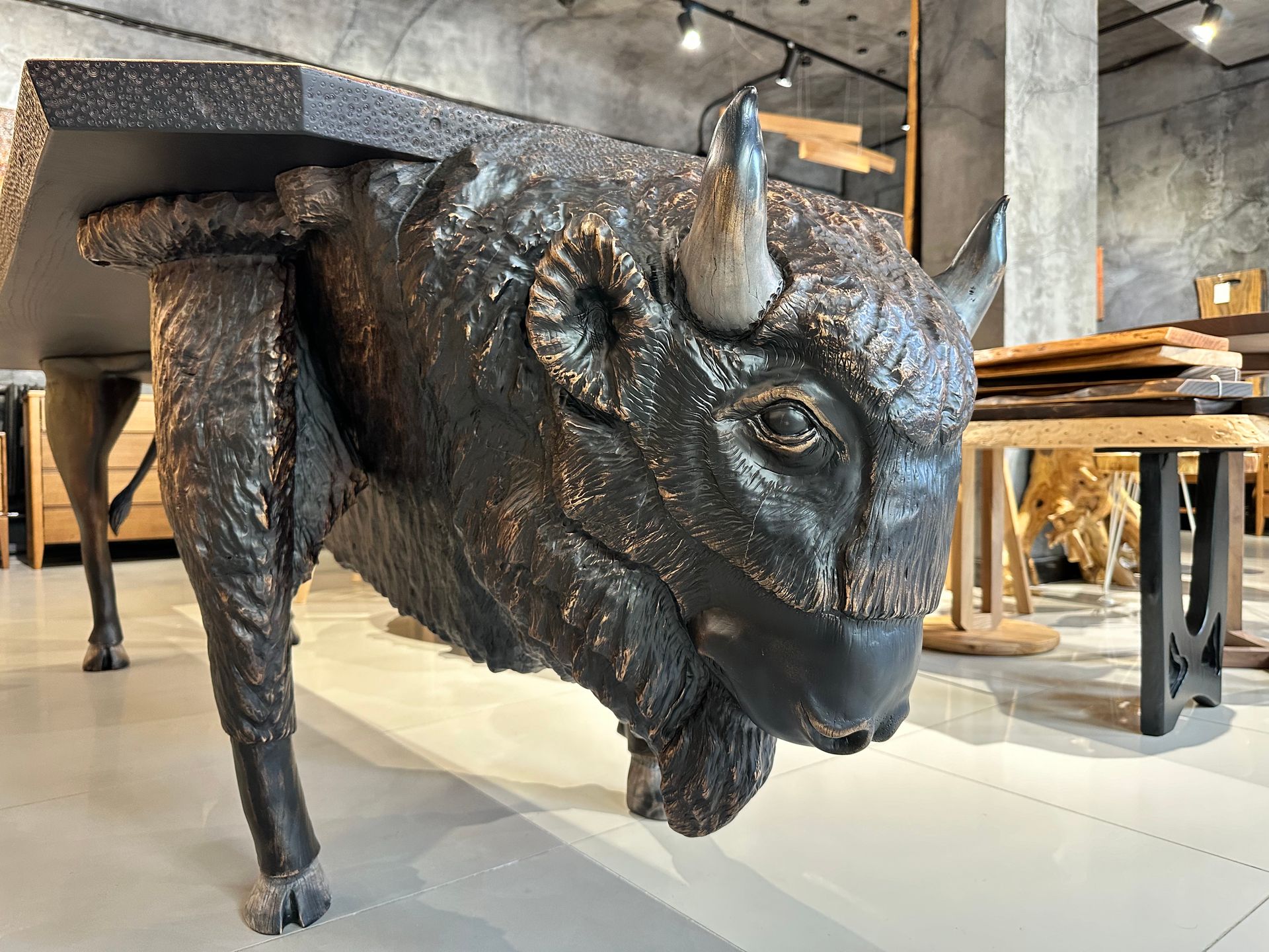 Thunder cloud (Объект - 
                  250 x 76 см) Скульптурный стол "Бизон"