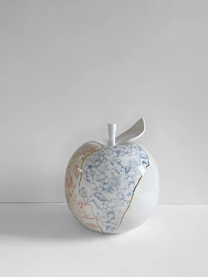 Ирина Веселова (Объект - 
                  30 x 35 см) Яблочко "Золотое наследие"