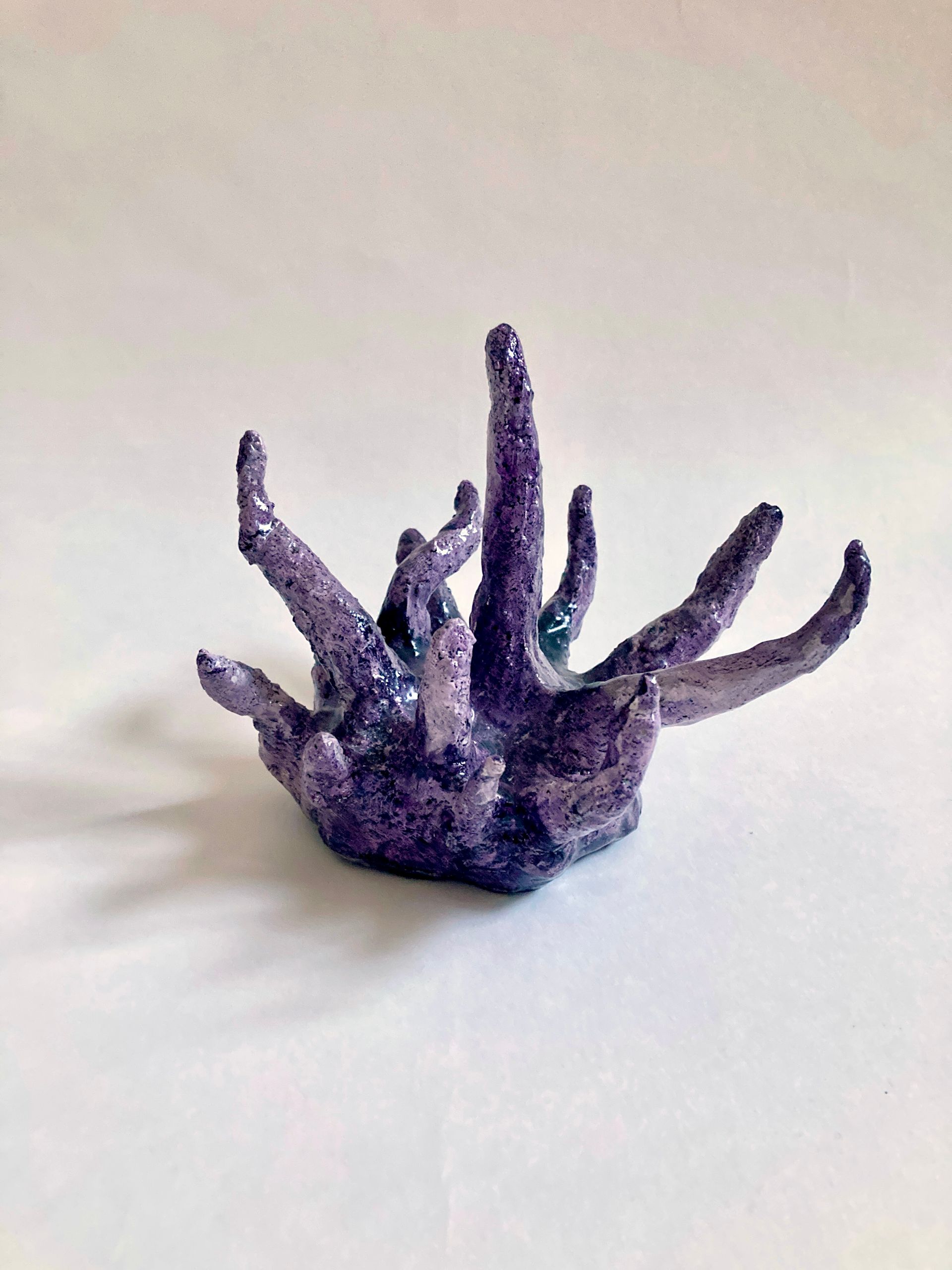 Валерия Головенкина (Скульптура - 
                  19 x 16 см) Скульптура-подставка под кольца "Dusk Violet"