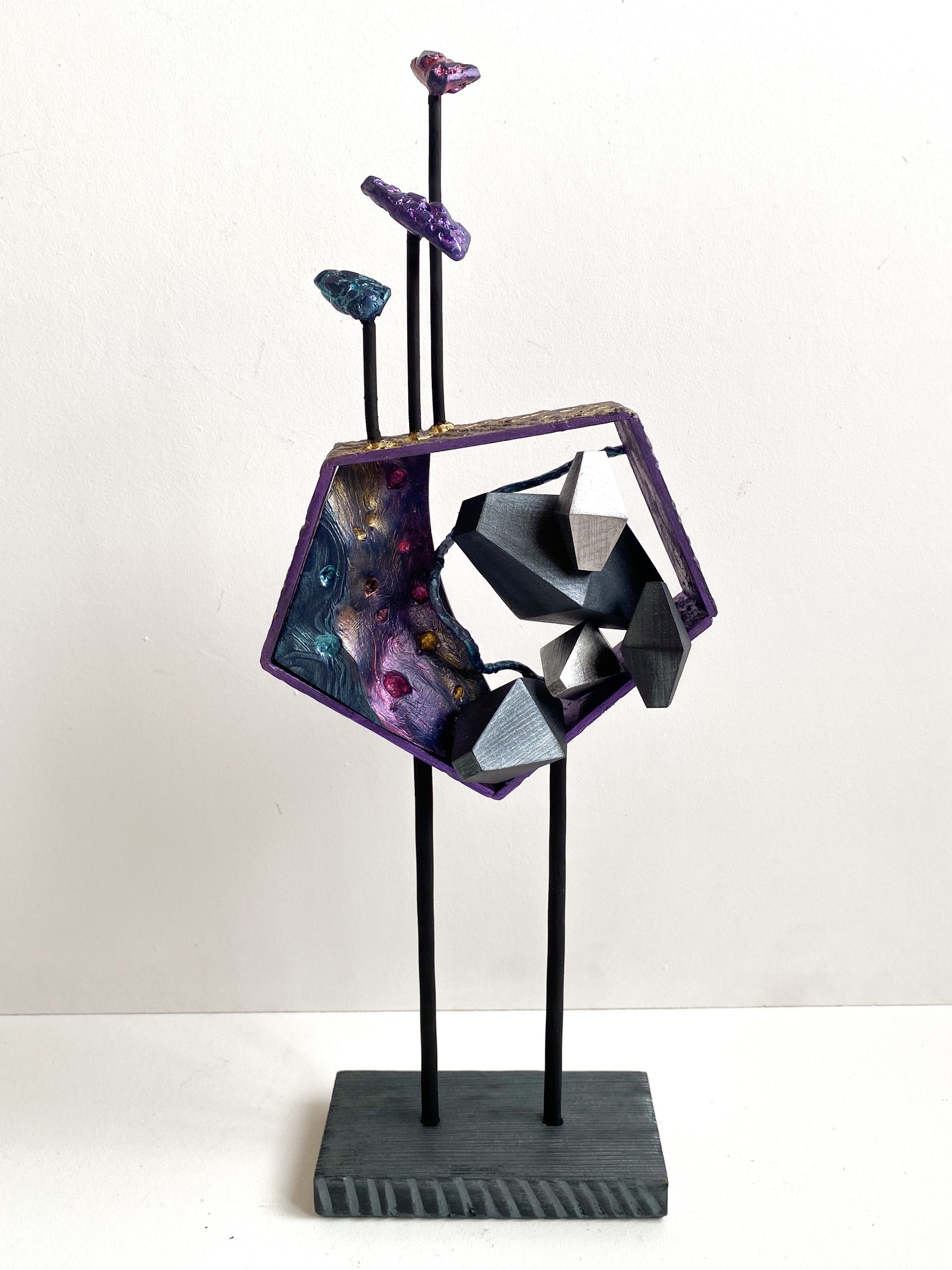 Роман Рыбянец (Скульптура - 
                  19 x 50 см) Кристаллы диоксида титана