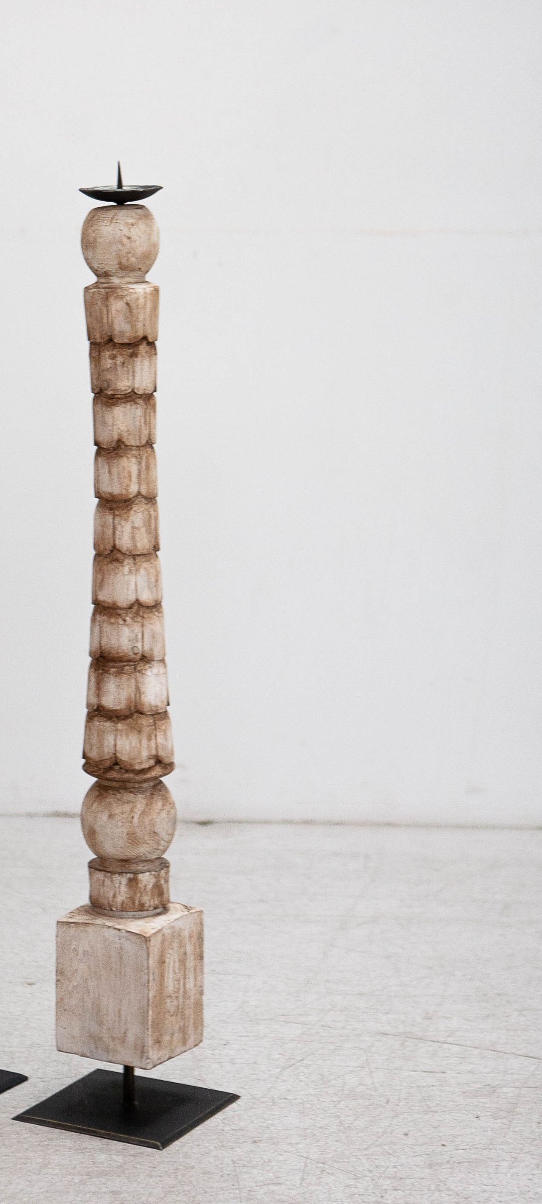 Дарья Ванина (Скульптура - 
                  13 x 83 см) Подсвечник напольный