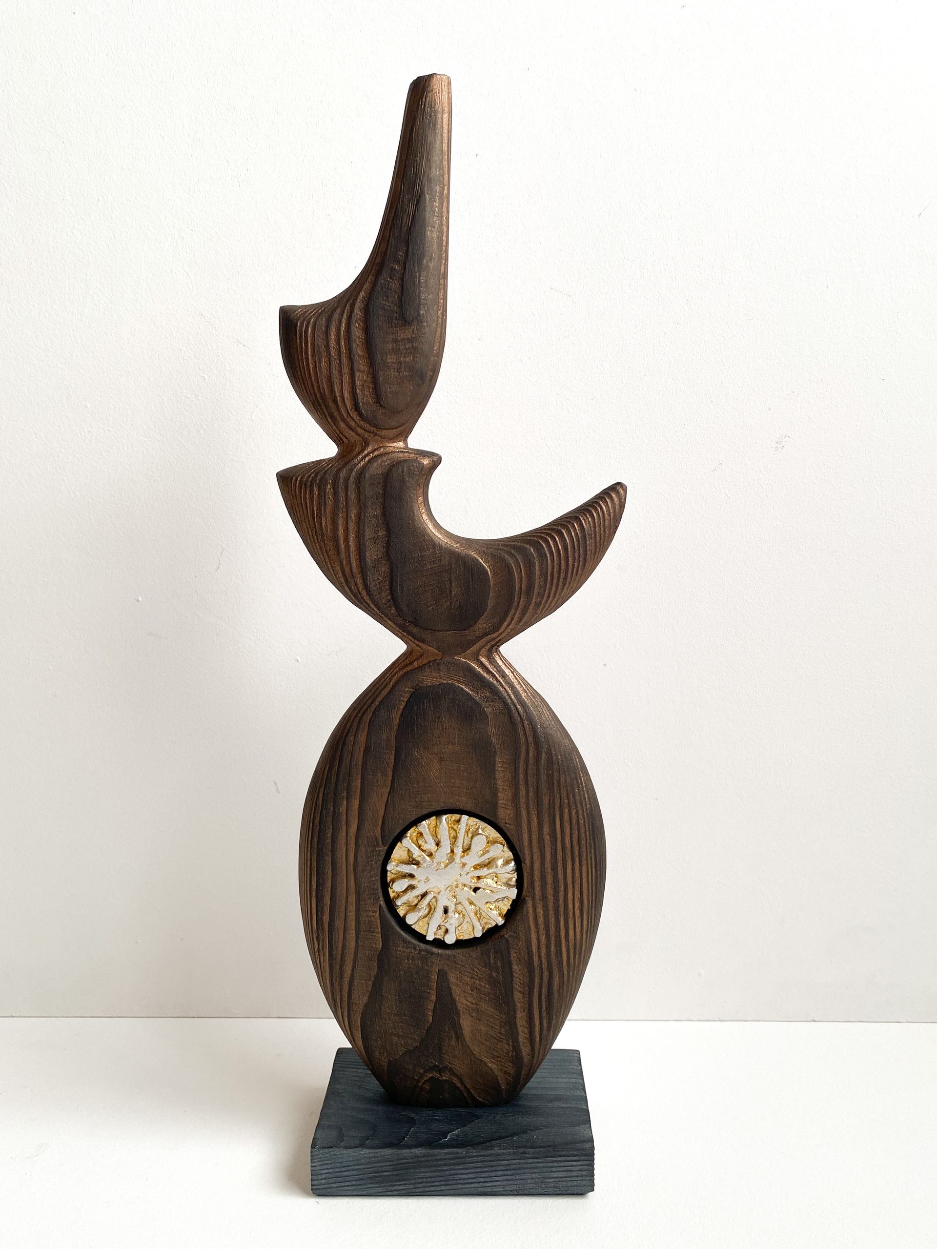 Роман Рыбянец (Скульптура - 
                  15 x 44 см) Телец