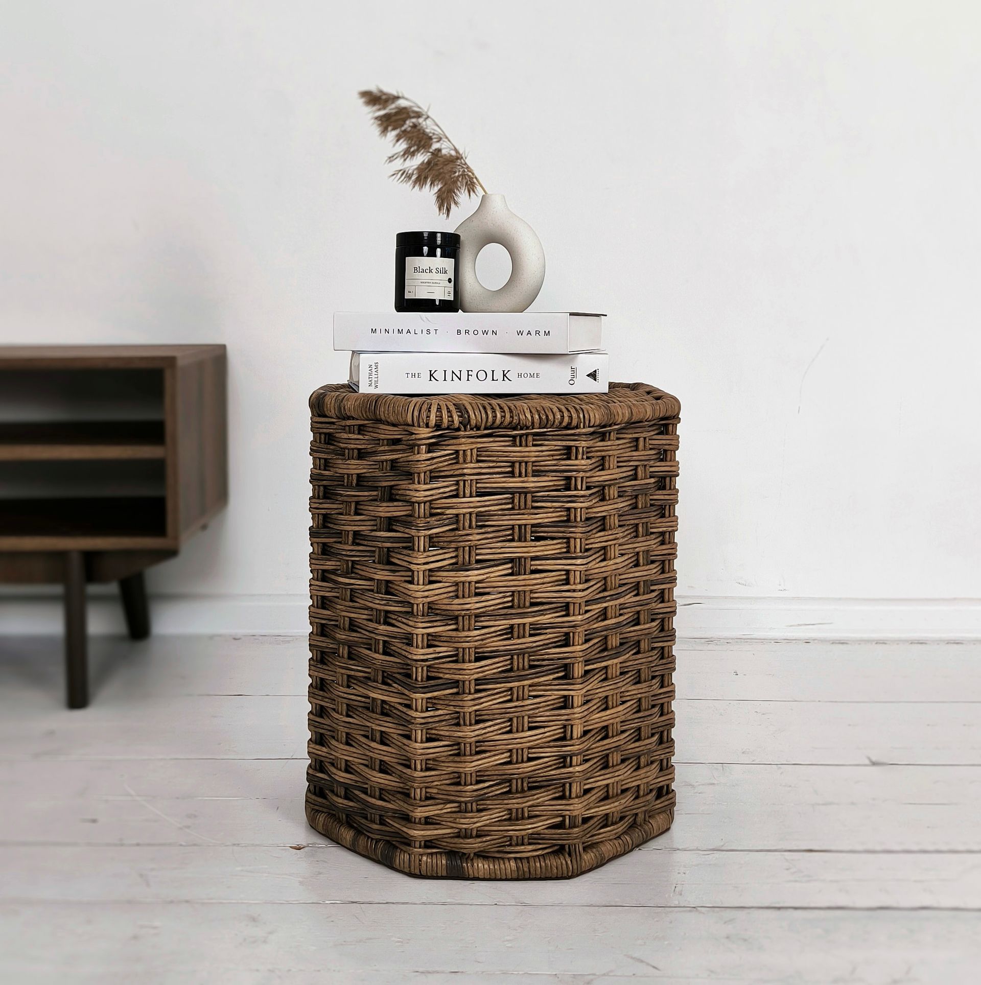 Валерия Корельская (Объект - 
                  40 x 46 см) Журнальный стол "Окто"