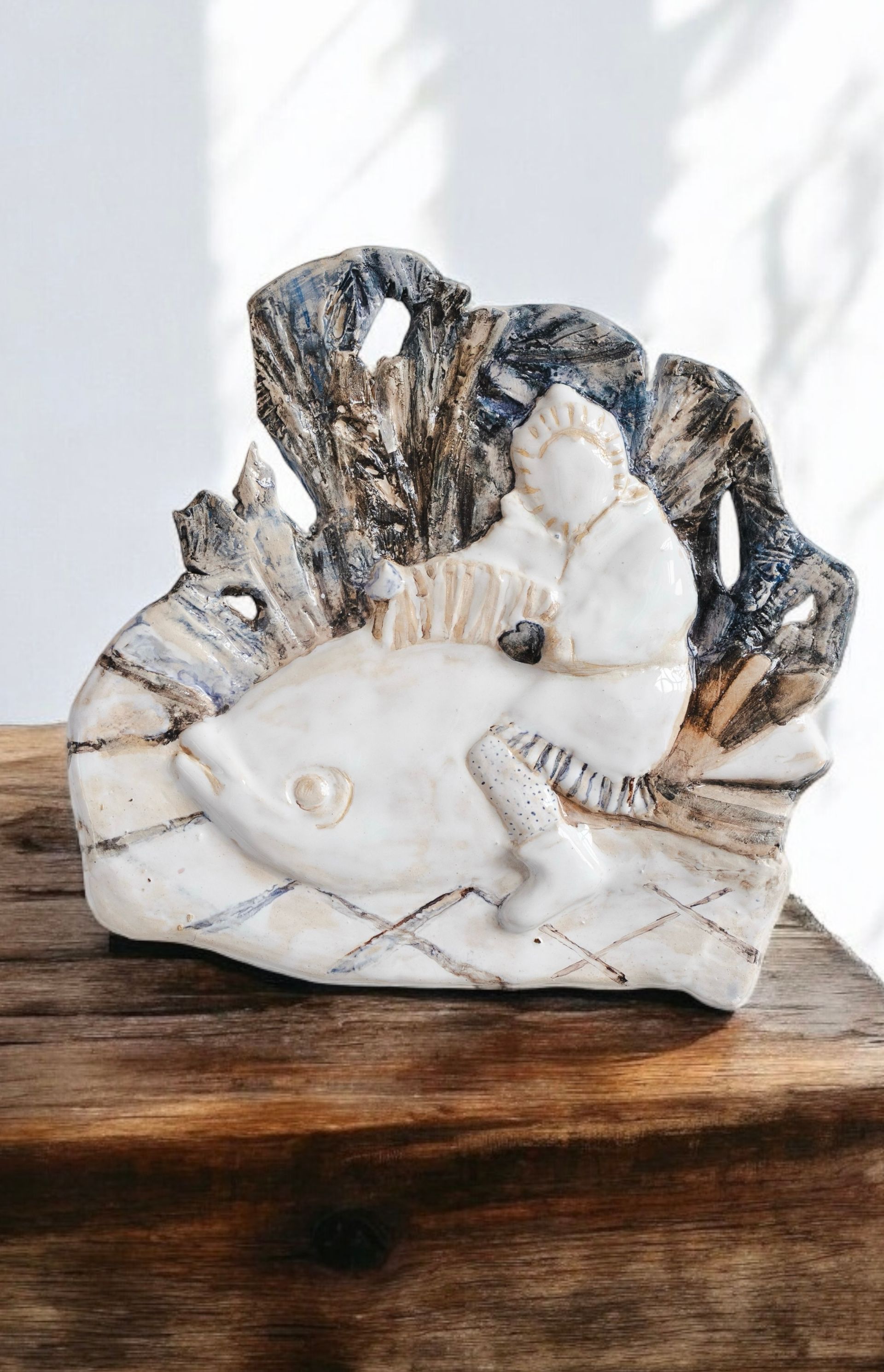 Ольга Самойлова (Скульптура - 
                  30 x 30 см) Девочка на рыбе