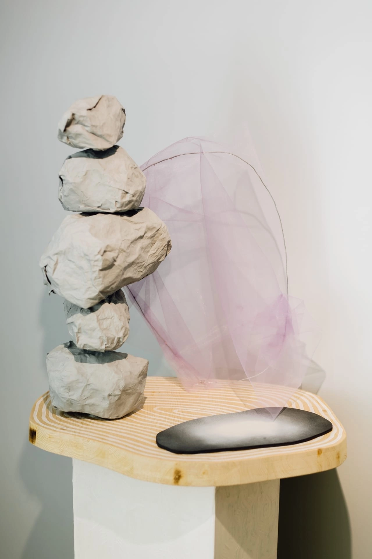 Маша Каштанова (Скульптура - 
                  50 x 60 см) Камни, вода, воздух