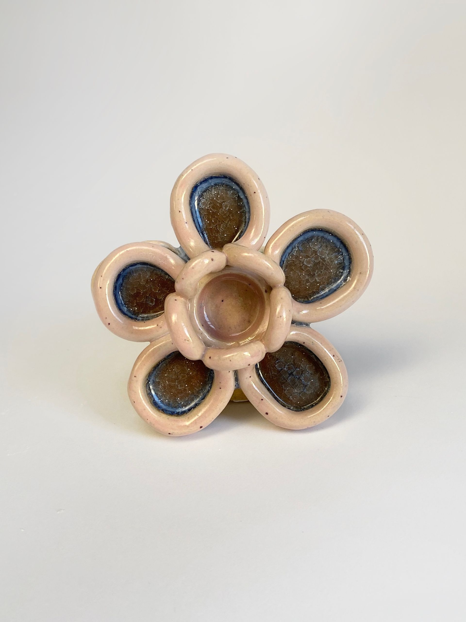 Елизавета Букина (Объект - 
                  10 x 4 см) Подсвечник "Цветочек"