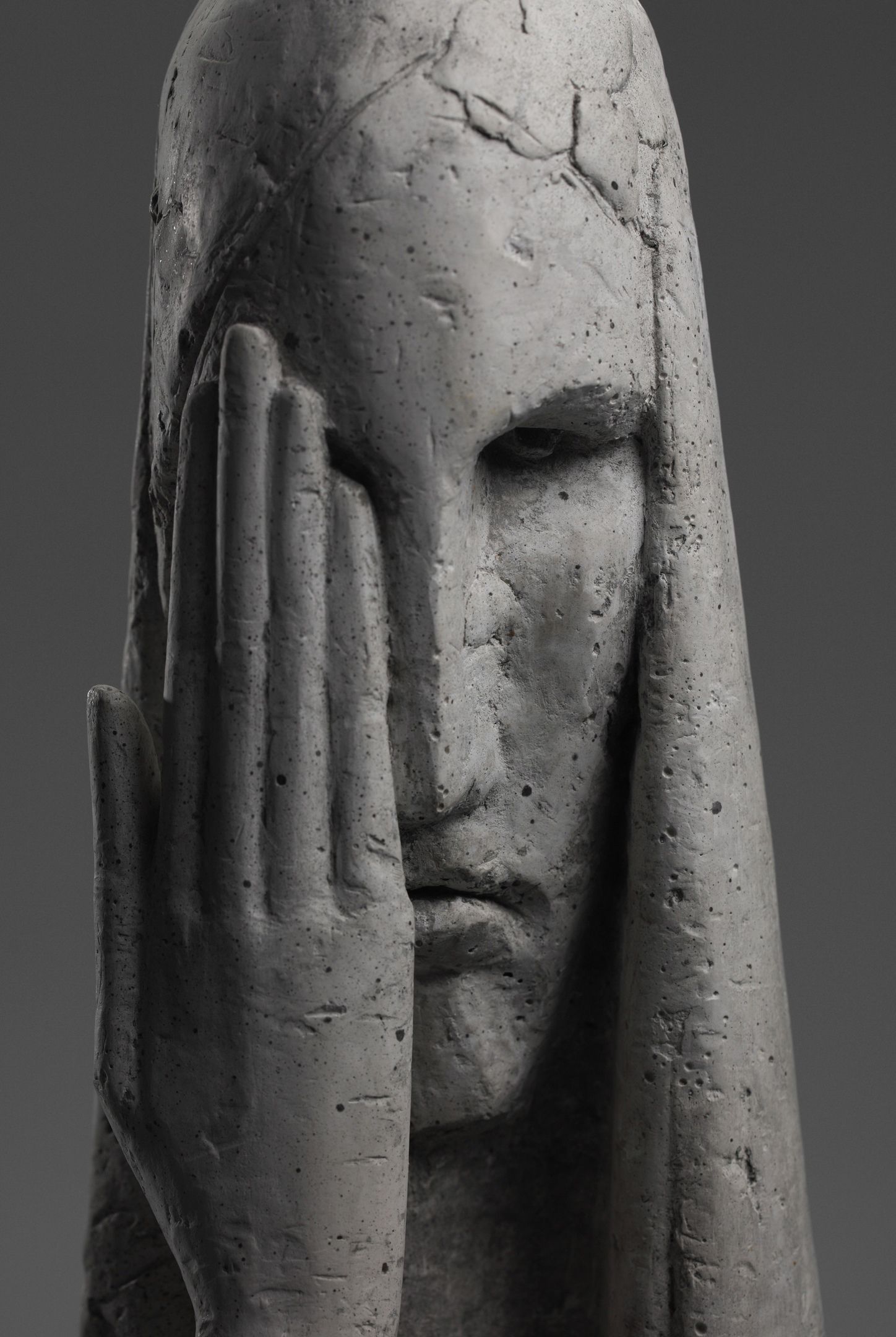 Владислав Муханов (Скульптура - 
                  20 x 40 см) Гранит