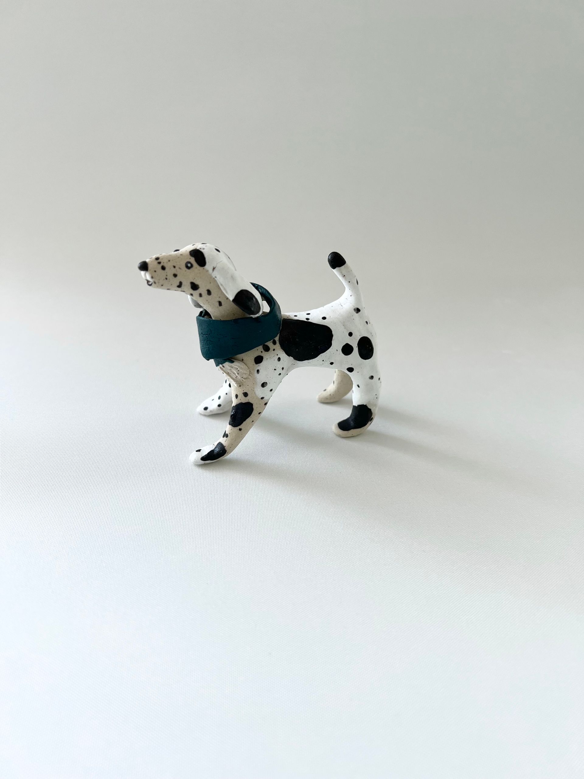 Майя Л (Скульптура - 
                  8 x 6 см) Собака