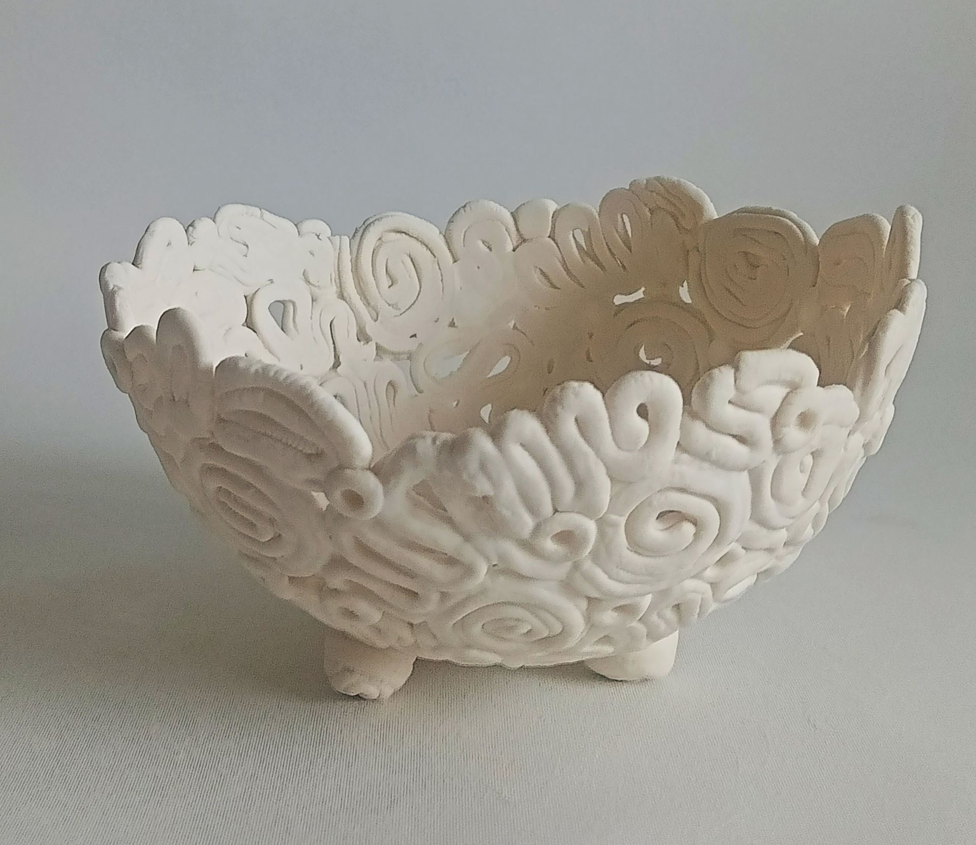 Екатерина Пеганова (Скульптура - 
                  15 x 9 см) Фарфоровая чаша "Сон в летнюю ночь".