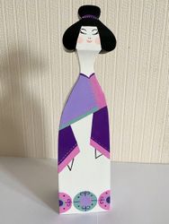 Японка в фиолетовом кимоно