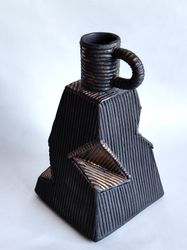 Ваза малая из серии "Незнакомцы с Берега Слоновой кости"