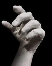 Арт-объект Мужская рука 