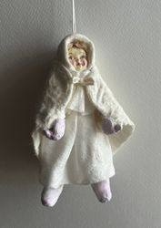 Ангел, укрывшийся крыльями