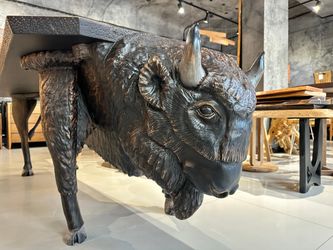 Скульптурный стол "Бизон"