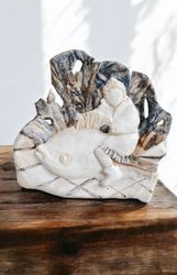 Девочка на рыбе