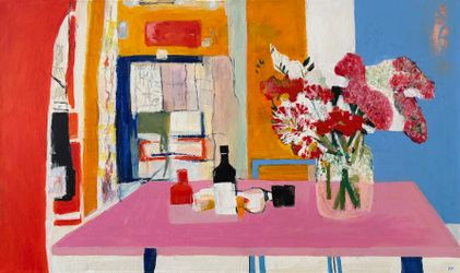 Розовый стол с цветами