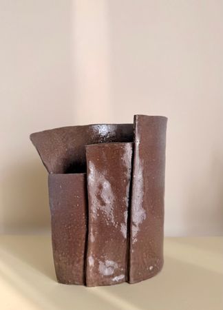 Жанна Сидакова (Скульптура - 
                  14 x 17 см) Ваза "Пласт"