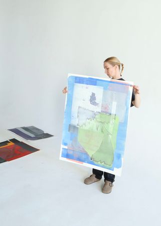 Ирина Клычникова (Графика печатная - 
                  70 x 100 см) Dans la direction