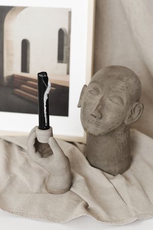 Анна Цицулина (Жукова) (Скульптура - 
                  7.5 x 16.5 см) Подсвечник-рука "Contemplation" держащая