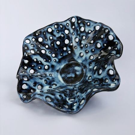 Анастасия Кирпичева (Скульптура - 
                  25 x 12 см) Чаша для фруктов "Синяя мечта"